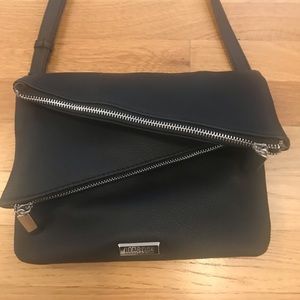 Reaction Kenneth Cole black crossbody bag in excellent condition